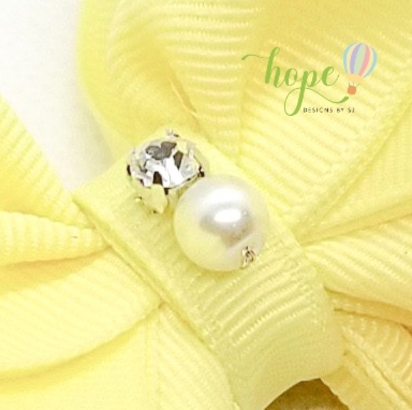 Hair bow for girls. Cute handmade bow. It is just adorable 💛. - Picture 2 of 3